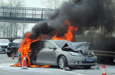 成樂高速追尾 2月14日四川成樂高速6車追尾燃燒幸未