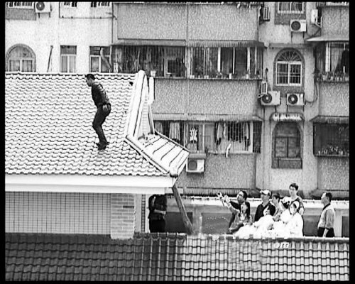 男子跳樓圍觀者起哄