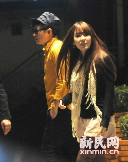 男主持和波多野結衣開房