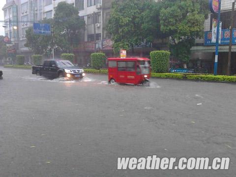 廣西玉林降特大暴雨 導致局地塌方和房屋被淹