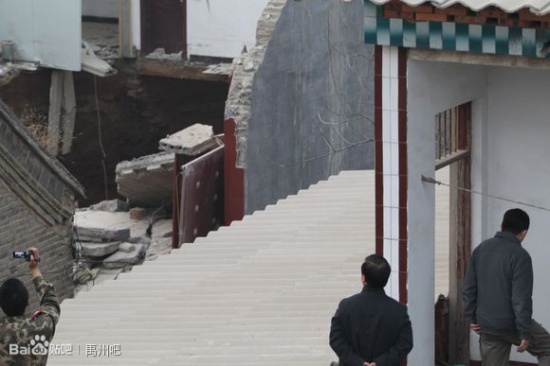 許昌地陷:河南許昌縣蘇橋鎮武莊村民房塌陷