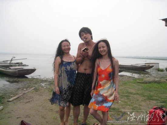 干露露資料：莫納夏天劇照