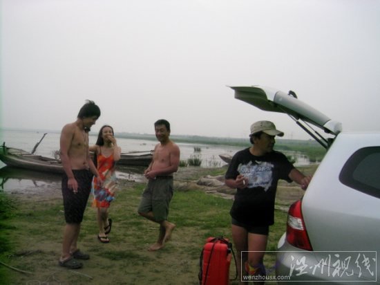 干露露資料：莫納夏天劇照