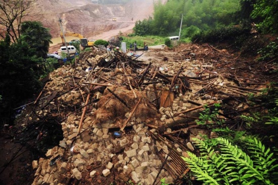 長沙暴雨造成寧鄉(xiāng)縣夏鐸鋪鄉(xiāng)山體滑坡