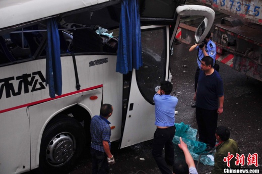 客車發生車禍后面目全非