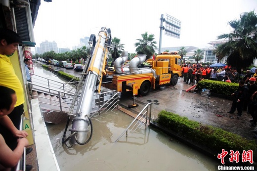 男子被困地下商場10小時