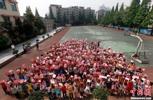 學校取消期中考發喜報慶賀