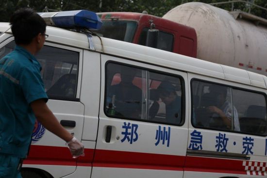 滎陽車禍,女子被撞央求司機別碾死她。