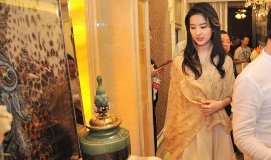 劉亦菲發福變大媽