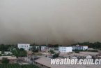 甘肅張掖31日出現(xiàn)沙塵暴天氣 煙囪被風(fēng)刮倒砸到兩人