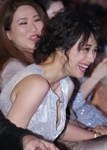 倪虹潔走光露點