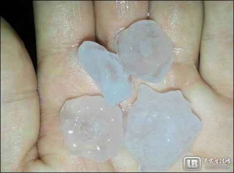 河南遇暴雨冰雹38萬人受災(zāi)1人死亡 冰雹個(gè)頭最大如雞蛋