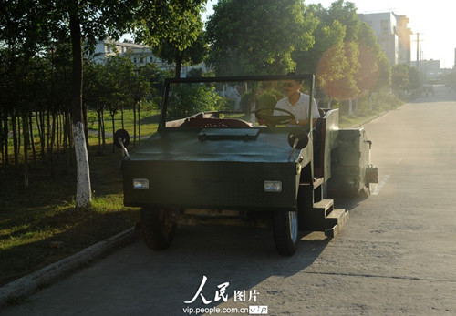 保潔車甚至可以清掃道路上的衛生死角