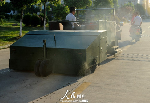 這輛自制的保潔車霸氣十足