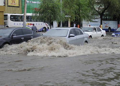 長春市區街頭積水嚴重
