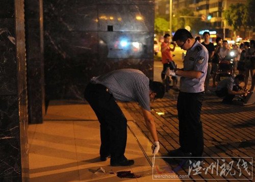 警方正在對現場進行取證