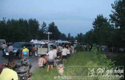 安徽310國道車禍現(xiàn)場圖片