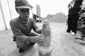 工地上挖出的炮彈圖片