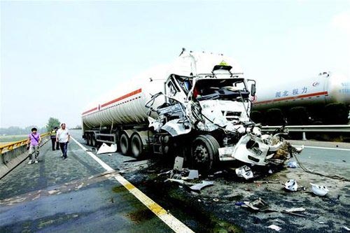 湖北襄荊高速車禍