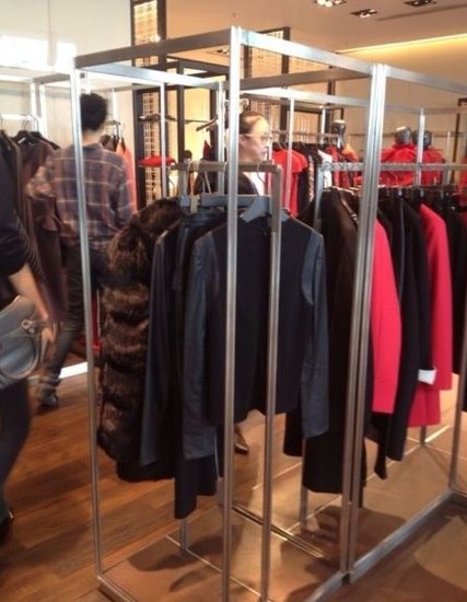 王菲離婚后的近況：網(wǎng)友發(fā)現(xiàn)王菲現(xiàn)身香港掃貨