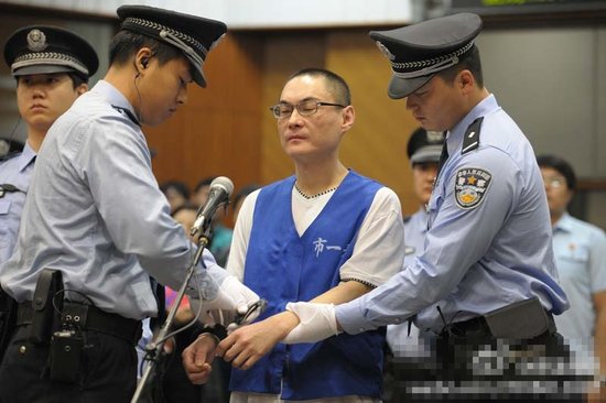 北京摔死女童案主犯被判死刑 宣判后被戴上手銬