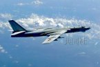 中國轟炸機轟h-6轟炸機飛經沖繩主島和宮古海峽之間