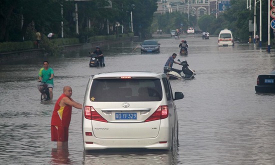 汕頭海濱路海水倒灌 天兔帶來大暴雨讓汕頭地區變成澤國