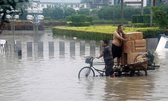 汕頭海濱路海水倒灌 天兔帶來大暴雨讓汕頭地區變成澤國