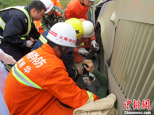 云南楚大高速車禍