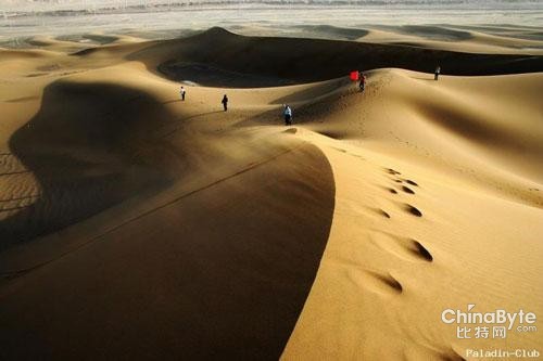 汽車拋錨40人渴死沙漠