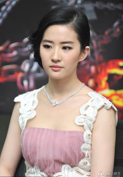 劉亦菲亮相《四大名捕2》發布會