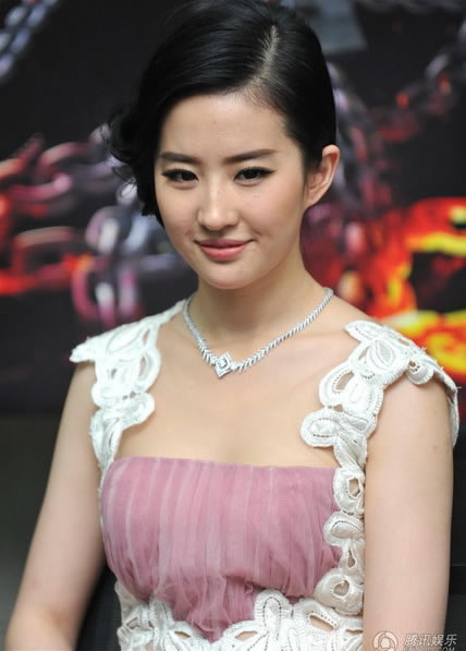 劉亦菲亮相《四大名捕2》發布會