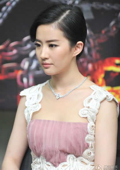 劉亦菲亮相《四大名捕2》發布會