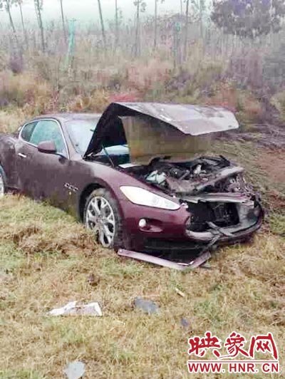 瑪莎拉蒂追尾面包車