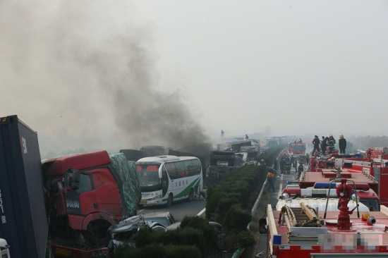 滬陜高速車禍現場圖片