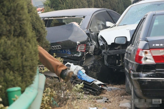 滬陜高速車禍現場圖片