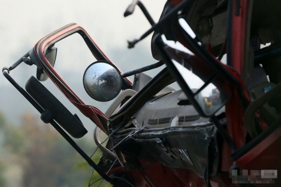 滬陜高速車禍現場圖片