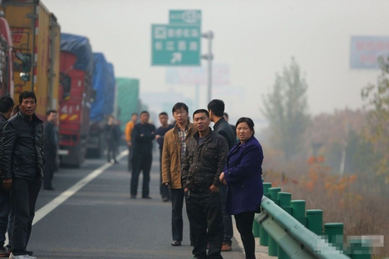 滬陜高速車禍現場圖片