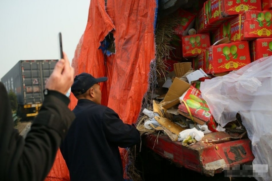 滬陜高速車禍現場圖片