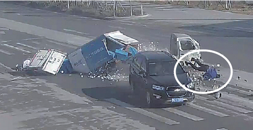 樂清車禍：樂清市鹽盤工業區發生越野車和小貨車相撞交通事故