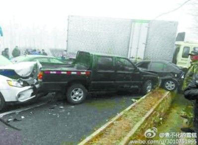 大連市丹大高速明陽段連環(huán)車禍