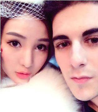 郭美美曬與外籍男友合影