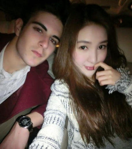 郭美美曬與外籍男友合影