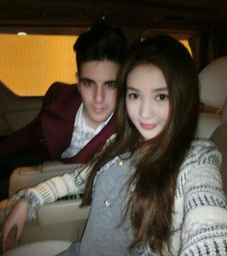 郭美美曬與外籍男友合影