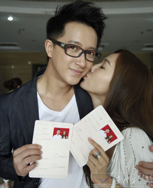 韓庚姚星彤曬結(jié)婚證