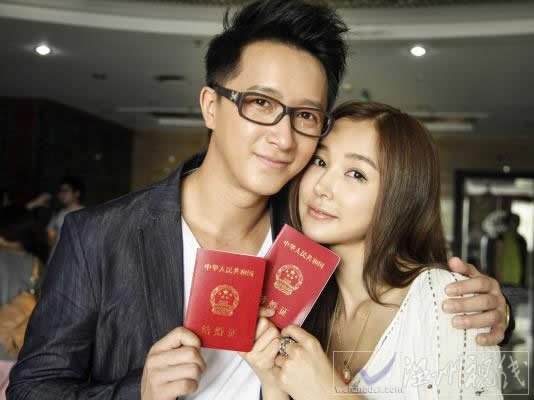 韓庚姚星彤曬結(jié)婚證