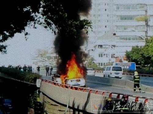 婚車著火時監控畫面