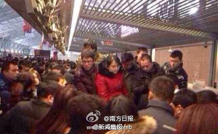 鄭州機場關閉問詢處被砸