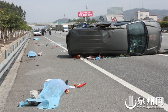 沈海高速惠安紫山鎮(zhèn)官溪村段車禍現(xiàn)場圖片