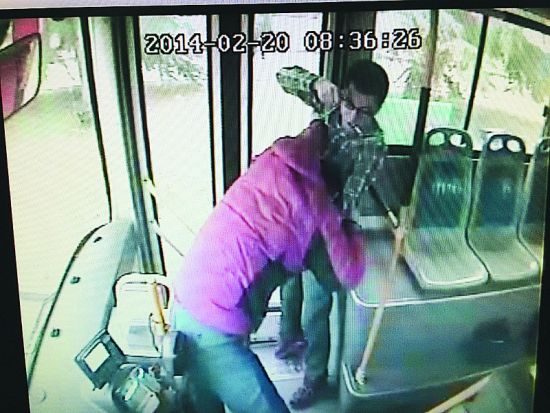 石家莊城管打公交司機